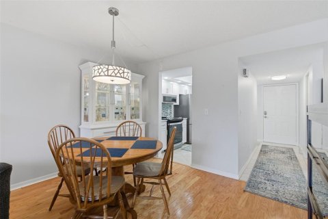 Condo in Saint Petersburg, Florida, 2 bedrooms № 2112158 - photo 14