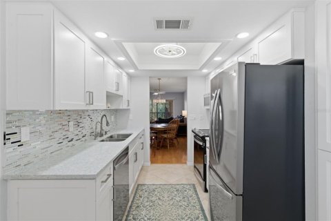 Condo in Saint Petersburg, Florida, 2 bedrooms № 2112158 - photo 7
