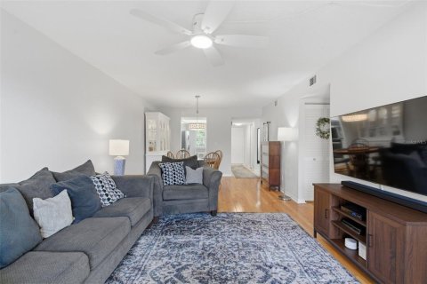 Condo in Saint Petersburg, Florida, 2 bedrooms № 2112158 - photo 16
