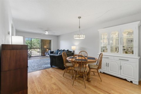 Condo in Saint Petersburg, Florida, 2 bedrooms № 2112158 - photo 12