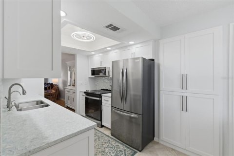 Condo in Saint Petersburg, Florida, 2 bedrooms № 2112158 - photo 6