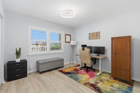 Condo in Saint Petersburg, Florida, 2 bedrooms № 2112158 - photo 10