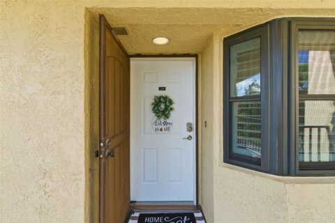 Condo in Saint Petersburg, Florida, 2 bedrooms № 2112158 - photo 2