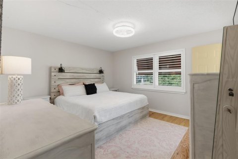 Condo in Saint Petersburg, Florida, 2 bedrooms № 2112158 - photo 21