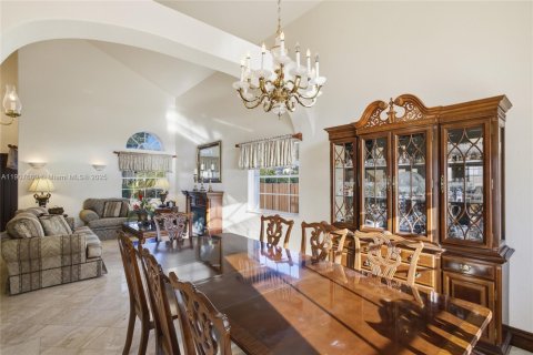 Casa en venta en Cutler Bay, Florida, 4 dormitorios, 187.66 m2 № 1973999 - foto 15