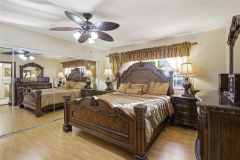 Casa en venta en Cutler Bay, Florida, 4 dormitorios, 187.66 m2 № 1973999 - foto 29