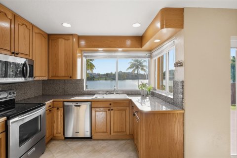 Casa en venta en Cutler Bay, Florida, 4 dormitorios, 187.66 m2 № 1973999 - foto 19