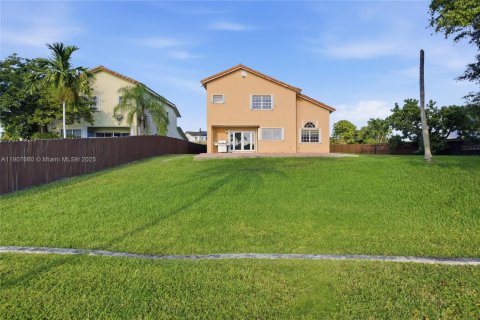 Casa en venta en Cutler Bay, Florida, 4 dormitorios, 187.66 m2 № 1973999 - foto 3