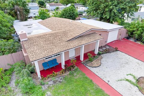 Villa ou maison à vendre à West Palm Beach, Floride: 3 chambres, 127.18 m2 № 1984760 - photo 3