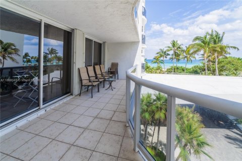 Copropriété à louer à Sunny Isles Beach, Floride: 3 chambres, 169.08 m2 № 1942056 - photo 2