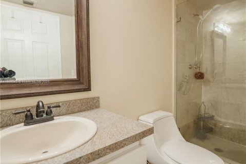 Copropriété à louer à Sunny Isles Beach, Floride: 3 chambres, 169.08 m2 № 1942056 - photo 10