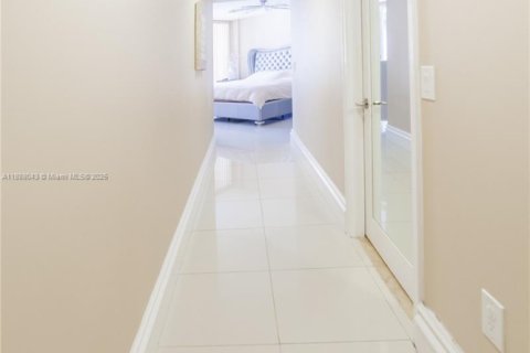 Copropriété à louer à Sunny Isles Beach, Floride: 3 chambres, 169.08 m2 № 1942056 - photo 25