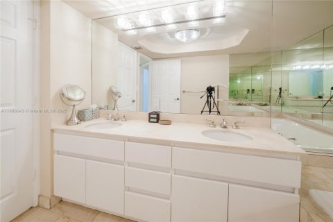 Copropriété à louer à Sunny Isles Beach, Floride: 3 chambres, 169.08 m2 № 1942056 - photo 23