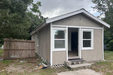 House in Winter Haven, Florida 3 bedrooms, 99.96 sq.m. № 1917725 - photo 1