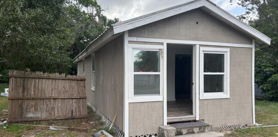 House in Winter Haven, Florida 3 bedrooms, 99.96 sq.m. № 1917725
