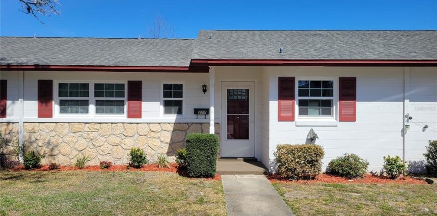 Condo in DeLand, Florida, 2 bedrooms  № 1027644