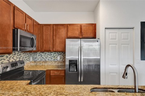 House in Miramar, Florida 3 bedrooms, 153.85 sq.m. № 1813850 - photo 29