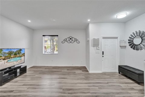 House in Miramar, Florida 3 bedrooms, 153.85 sq.m. № 1813850 - photo 13