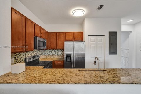 House in Miramar, Florida 3 bedrooms, 153.85 sq.m. № 1813850 - photo 28