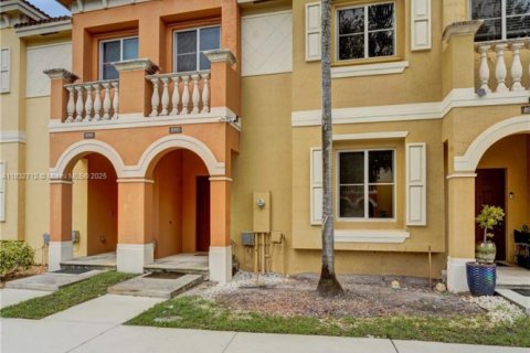 House in Miramar, Florida 3 bedrooms, 153.85 sq.m. № 1813850 - photo 7