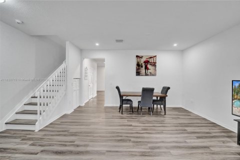House in Miramar, Florida 3 bedrooms, 153.85 sq.m. № 1813850 - photo 17