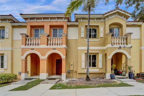 House in Miramar, Florida 3 bedrooms, 153.85 sq.m. № 1813850 - photo 5