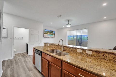 House in Miramar, Florida 3 bedrooms, 153.85 sq.m. № 1813850 - photo 26
