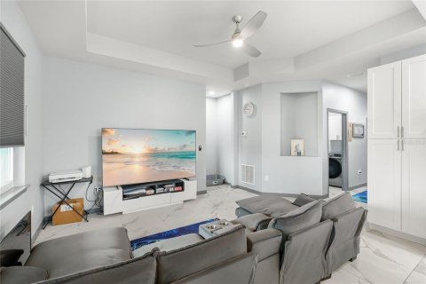 Casa en venta en Port Charlotte, Florida, 3 dormitorios, 141.03 m2 № 1915448 - foto 9