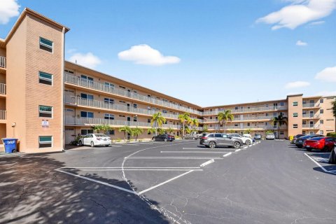 Condo in Boynton Beach, Florida, 2 bedrooms № 2177336 - photo 2