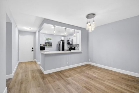 Condo in Boynton Beach, Florida, 2 bedrooms № 2177336 - photo 4