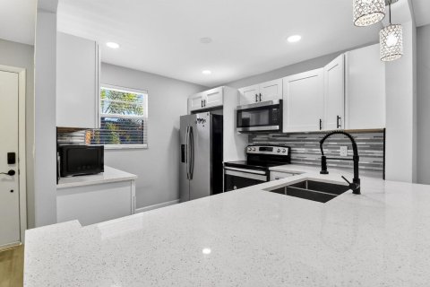 Condo in Boynton Beach, Florida, 2 bedrooms № 2177336 - photo 12