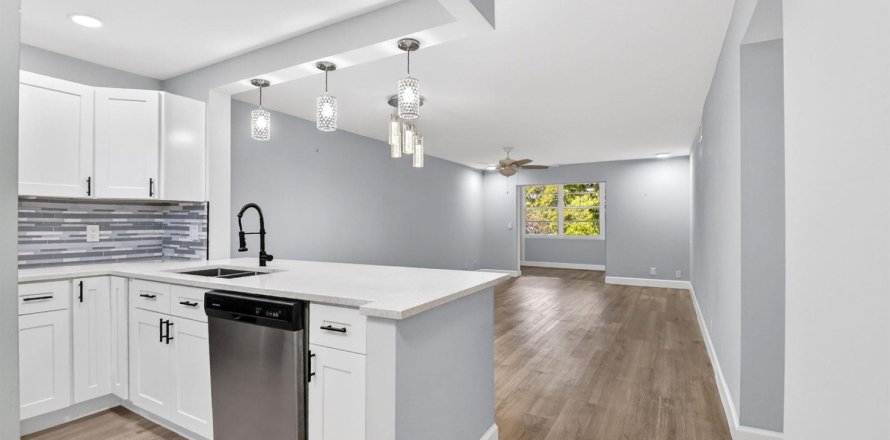 Condo in Boynton Beach, Florida, 2 bedrooms № 2177336
