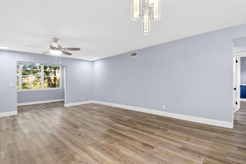 Condo in Boynton Beach, Florida, 2 bedrooms № 2177336 - photo 5
