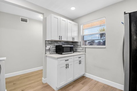 Condo in Boynton Beach, Florida, 2 bedrooms № 2177336 - photo 15