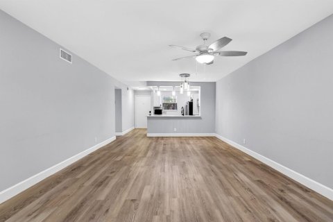 Condo in Boynton Beach, Florida, 2 bedrooms № 2177336 - photo 7