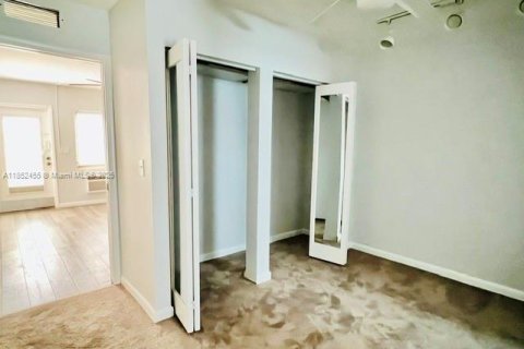 Condo in Miami Beach, Florida  № 1877532 - photo 7