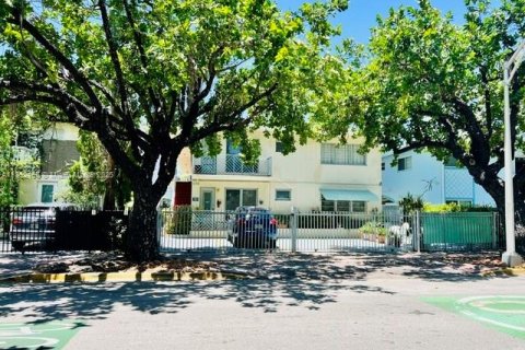 Condo in Miami Beach, Florida  № 1877532 - photo 1