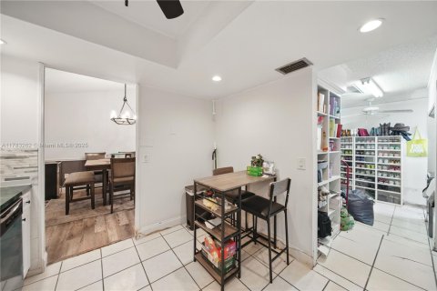 House in Sunrise, Florida 3 bedrooms, 170.29 sq.m. № 1962268 - photo 15