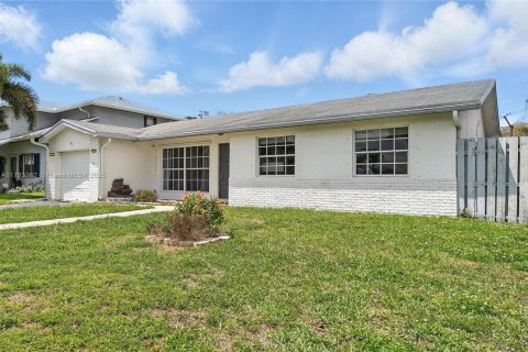 House in Sunrise, Florida 3 bedrooms, 170.29 sq.m. № 1962268 - photo 26