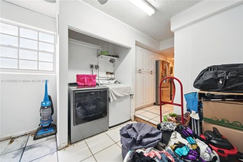 House in Sunrise, Florida 3 bedrooms, 170.29 sq.m. № 1962268 - photo 16