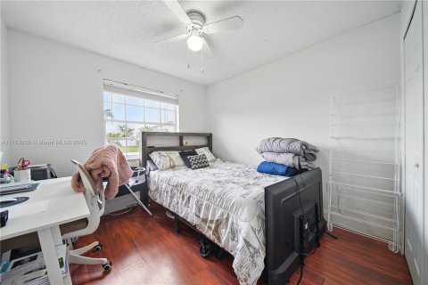 House in Sunrise, Florida 3 bedrooms, 170.29 sq.m. № 1962268 - photo 14