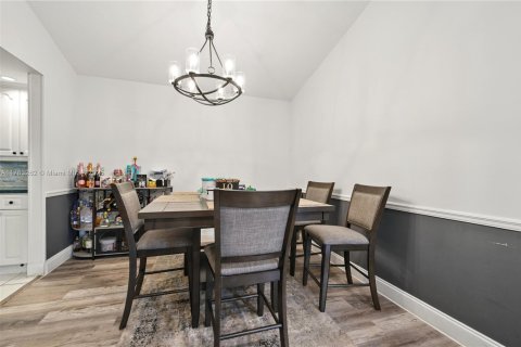 House in Sunrise, Florida 3 bedrooms, 170.29 sq.m. № 1962268 - photo 7