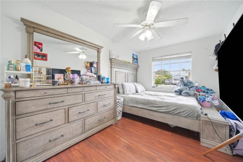 House in Sunrise, Florida 3 bedrooms, 170.29 sq.m. № 1962268 - photo 8