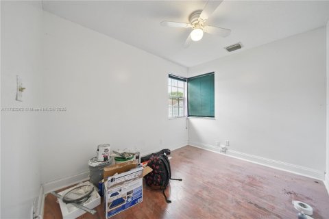 House in Sunrise, Florida 3 bedrooms, 170.29 sq.m. № 1962268 - photo 18