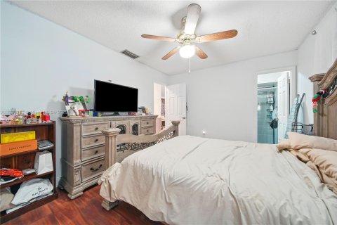 House in Sunrise, Florida 3 bedrooms, 170.29 sq.m. № 1962268 - photo 9