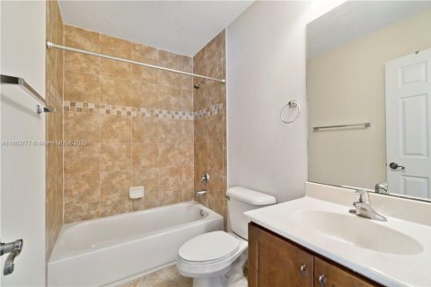 Touwnhouse à louer à Tamarac, Floride: 2 chambres № 1891557 - photo 11