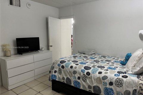 Condo in North Miami Beach, Florida, 2 bedrooms  № 1891820 - photo 17