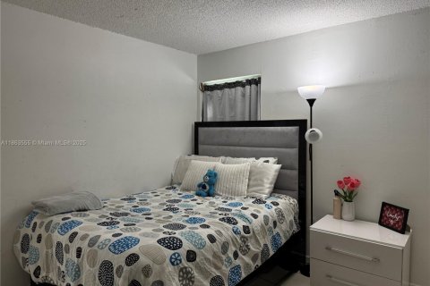 Condo in North Miami Beach, Florida, 2 bedrooms  № 1891820 - photo 16