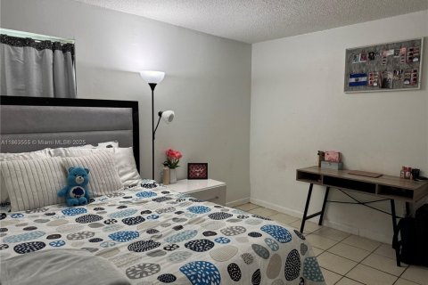Condo in North Miami Beach, Florida, 2 bedrooms  № 1891820 - photo 18