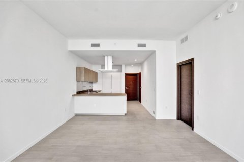 Condo in Miami, Florida, 1 bedroom  № 2249882 - photo 16